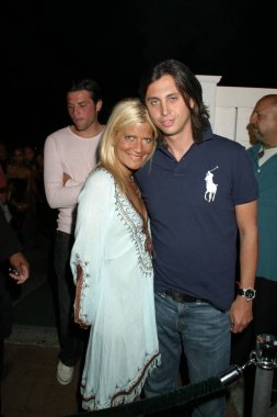 Lizzie Grubman, Jonathan Cheban içinde 4 Temmuz Bağımsızlık Günü Partisi, Star Room, Wainscott, Ny, Temmuz 03, 2005 için. Fotoğraf: Rob Rich / Everett Koleksiyonu