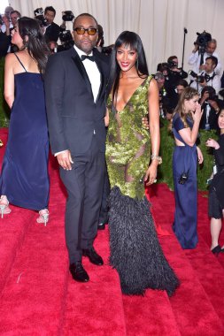 Lee Daniels, Naomi Campbell (Burberry giyiyor) 'Çin için gelenler: Looking Glass aracılığıyla' Açılış Gecesi Met Gala - Bölüm 5, Metropolitan Sanat Müzesi Kostüm Enstitüsü, New York, Ny Mayıs 4, 2015. Fotoğraf: Gregorio T. Binuya/Everett Collec