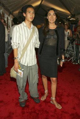 Anh Duong, kötü haber Bears dünya prömiyeri için gelenler, yeğeni, Ziegfeld Tiyatrosu, New York, NY, Temmuz 18, 2005. Fotoğraf: Gregorio Binuya/Everett Collection