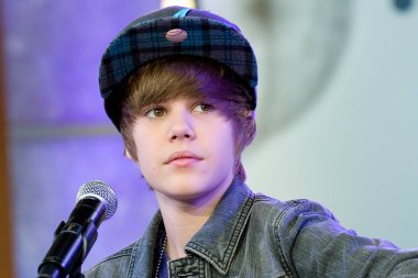 Justin Bieber Justin Bieber, Gma Times Square Studio, New York, Ny 15 Kasım 2009 ile Good Morning America Gma Konseri için sahnede 
