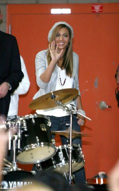 Beyonce Knowles Sprite Green için katılım 150 Müzik Aletleri Okul Çocuklar, Mesa Sanat Akademisi, Mesa, Az 2/14/2009 için bağışlar. Fotoğraf: James Atoa / Everett Koleksiyonu / Everett Koleksiyonu