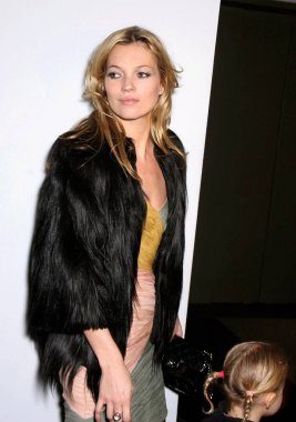 Kate Moss içinde Sam & Ruby Charity yararı için Kate Moss ve Nikon, süt Gallery Studios, New York, NY, Aralık 01, 2006 tarafından ev sahipliği yaptı. Fotoğraf: Rob Rich/Everett Collection