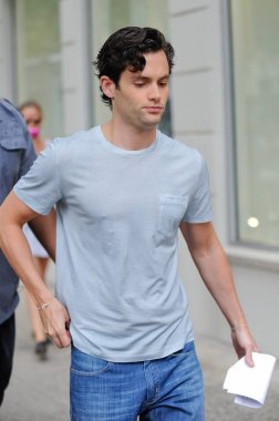 Penn Badgley, Yukarı Doğu Yakası'nda geçen 'Gossip Girl' filmine yürür ve Celebrity Candids için - Wed, New York, Ny 13 Temmuz 2011. Fotoğraf: Ray Tamarra / Everett Koleksiyonu
