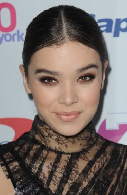Hailee Steinfeld Z100 ' 's Jingle Ball 2016 için gelen sermaye bir, Madison Square Garden, New York, NY 9 Aralık 2016 tarafından sundu. Fotoğraf: Kristin Callahan/Everett Collection