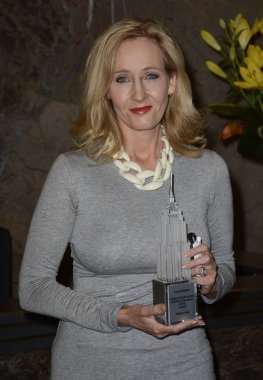JK Rowling j.k. Rowling Lights Empire State Binası için basın toplantısında Wearelumos.org ABD Lansmanı için, Empire State Binası, New York, Ny Nisan 9, 2015. Fotoğraf: Derek Storm / Everett Koleksiyonu