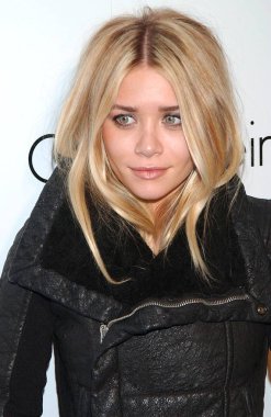Ashley Olsen (Rick Owens ceket giyiyor) Bowery Yeni Müze First Look Grand Reopening Kutlama için gelenler, Bowery Yeni Müze, New York, Ny, Kasım 28, 2007. Fotoğraf: Kristin Callahan / Everett Koleksiyonu