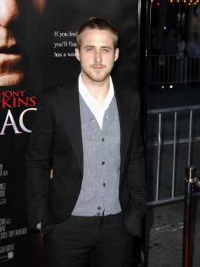 Ryan Gosling Kırık Premiere için gelenler, Westwood Mann's Village Tiyatrosu, Los Angeles, Ca, Nisan 11, 2007. Fotoğraf: Michael Germana / Everett Koleksiyonu