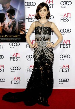 Lily Collins (bir Reem Acra elbisesi giyen) kurallar için gelenler Don ' 'T Uygula Premiere-afi Fest 2016, TCL Çin Tiyatrosu, Hollywood, CA 10 Kasım 2016. Fotoğraf: Elizabeth Goodenough/Everett Collection