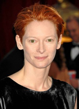 Tilda Swinton Kırmızı Halı için gelenler - 80 Yıllık Akademi Ödülleri Oscar Töreni, Kodak Tiyatrosu, Los Angeles, Ca, Şubat 24, 2008. Fotoğraf: David Longendyke / Everett Koleksiyonu