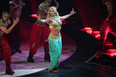 Britney Spears sahneye Britney Spears Tour-Newark show, Prudential Merkezi, Newark, NJ Mart 13, 2009 Fotoğraf: Frank Loblondo/Everett Collection