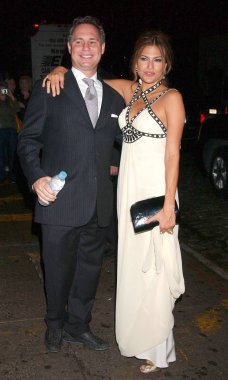 Jason Binn, Eva Mendes (bir Temperley Londra elbise giyiyor), Gotham Magazine Ekim kapak partisi Eva Mendes için gelenler, Buddah Bar, New York, NY, Ekim 11, 2007. Fotoğraf: Kristin Callahan/Everett Collection