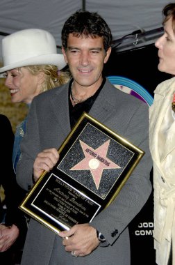 Sharon Stone, Antonio Banderas yıldızı için Hollywood Walk of Fame Antonio Banderas, Hollywood, Los Angeles, CA, 18 Ekim 2005 için indüksiyon töreni. Fotoğraf: Michael Germana/Everett Collection