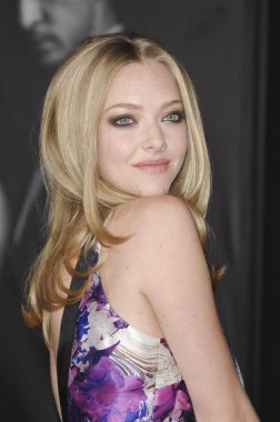 Amanda Seyfried In Time Premiere için gelenler, Westwood Regency Village Tiyatrosu, Los Angeles, Ca Ekim 20, 2011. Fotoğraf: Elizabeth Goodenough / Everett Koleksiyonu