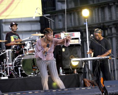 American Idol Fantasia, Bryant Park, New York, Ny, 22 Temmuz 2005 ile Abc Good Morning America Konseriçin sahnede Fantasia 