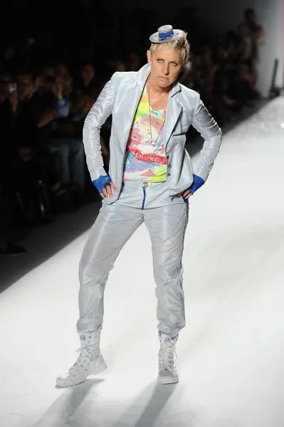 Ellen Degeneres Attendance Richie Rich Spring Summer 2011 Fashion Collection — Stock Photo, Image