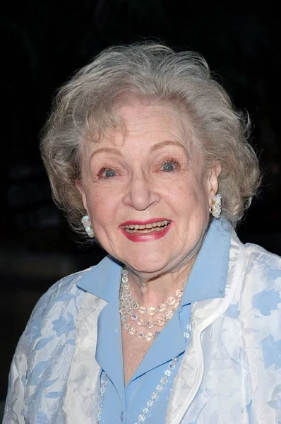 Betty White Vid Ankomst För Love Dancing Premiären Arclight Hollywood — Stockfoto