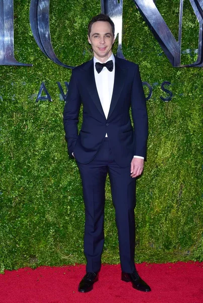 Jim Parsons Bij Aankomsten Voor 69E Jaarlijkse Tony Awards 2015 — Stockfoto