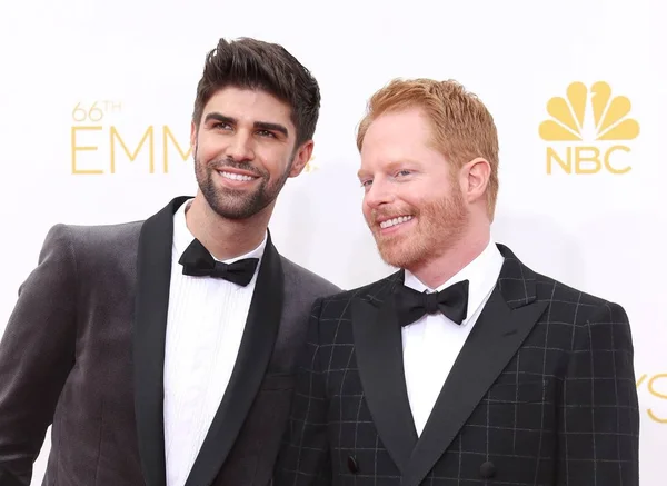 Justin Mikita Jesse Tyler Ferguson Arrivals 66Th Primetime Emmy Awards — Stock Photo, Image