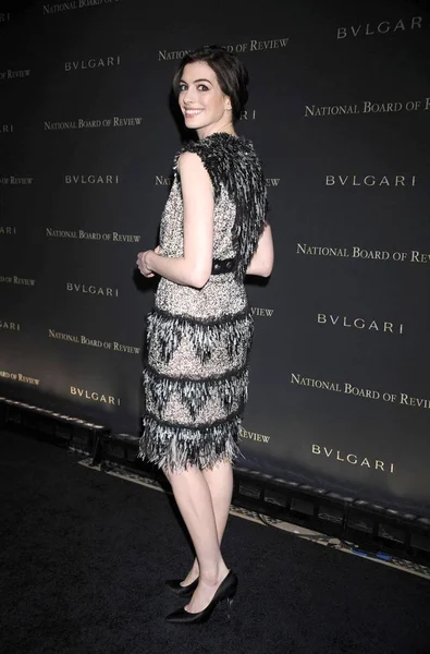 Anne Hathaway Klädd Chanel Klänning Vid Ankomster Till Nationella Styrelsen — Stockfoto
