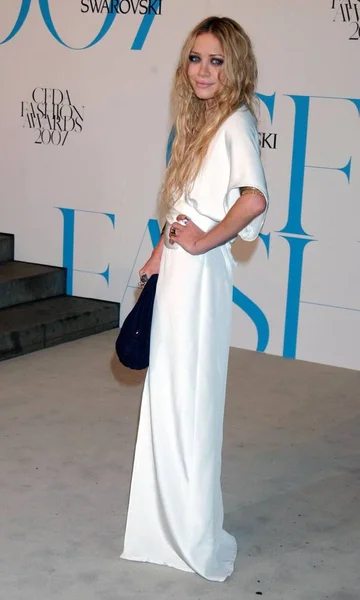 Mary Kate Olsen Vestindo Vestido Sua Gravadora Elizabeth James Chegadas — Fotografia de Stock