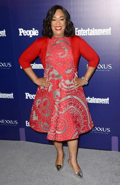 Shonda Rhimes Przybyłych Entertainment Weekly People Upfronts Party High Line — Zdjęcie stockowe