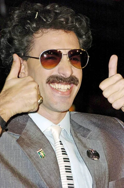 Sacha Baron Cohen Bij Aankomsten Voor Premiere Borat Culturele Kennis — Stockfoto