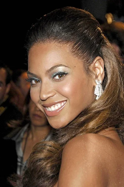 Beyonce Knowles Podczas Przyjazdów Dreamgirls Los Angeles Premiere Wilshire Theatre — Zdjęcie stockowe