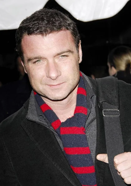 Liev Schreiber Arrivals New York Premiere Breaking Entering Paris Theatre — Stock Photo, Image