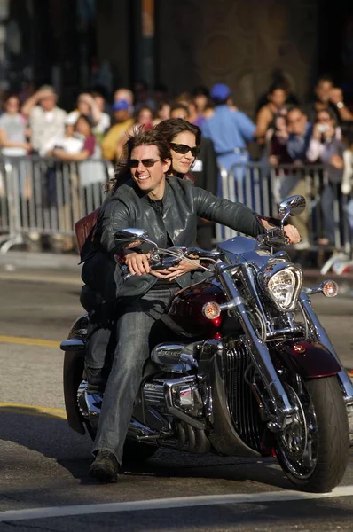 Tom Cruise Katie Holmes Chegadas Para War Worlds Premiere Grauman — Fotografia de Stock