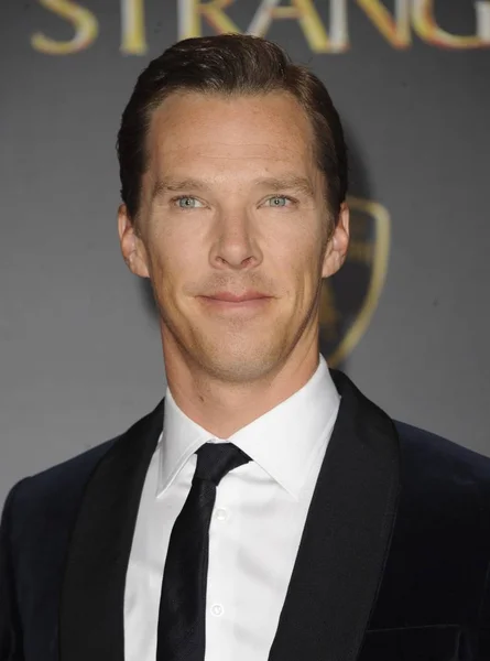 Benedict Cumberbatch Agli Arrivi Doctor Strange Premiere Capitan Theatre Los — Foto Stock