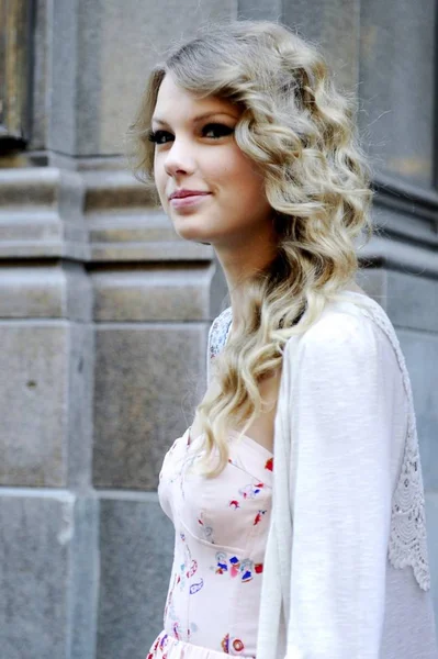 Taylor Swift Deixa Abc Carpet Home Para Fora Sobre Para — Fotografia de Stock