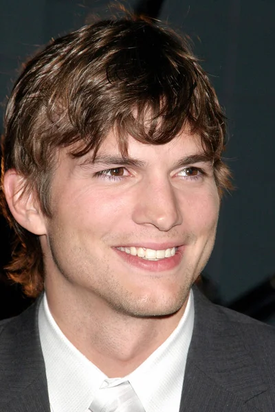 Ashton Kutcher Bij Aankomst Voor Een Partij Als Liefde Première — Stockfoto