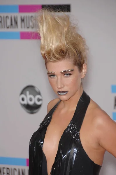 Kesha Agli Arrivi 37Th Annual American Music Awards 2010 Ama — Foto Stock