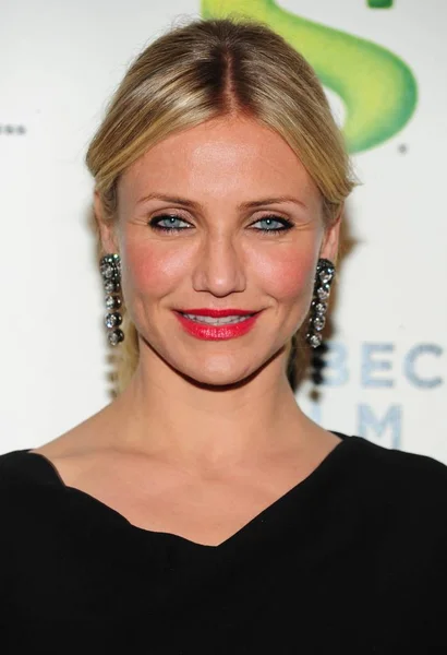 Cameron Diaz Vestindo Brincos Lanvin Chegadas Para Shrek Forever Premiere — Fotografia de Stock