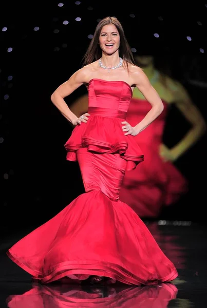 Jill Hennessy Runway Heart Truth Red Dress Collection Show Runway — стоковое фото