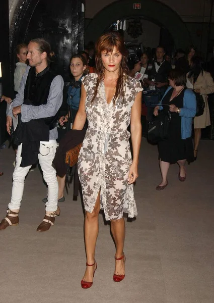 Helena Christensen Obecności Marc Jacobs Wiosna Lato 2007 Fashion Show — Zdjęcie stockowe