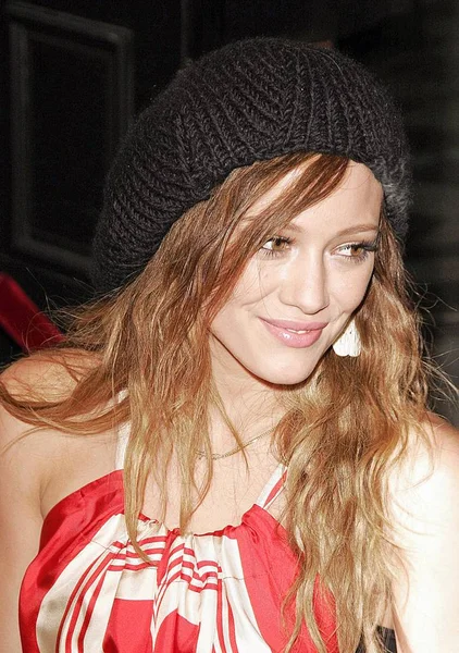 Hilary Duff Při Příjezdu Mladé Hollywoodské Strany Vibiana Los Angeles — Stock fotografie