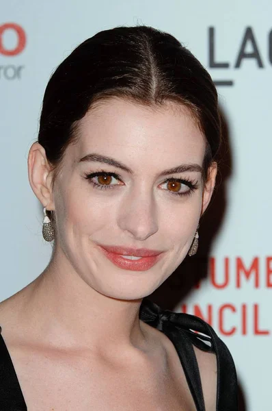 Anne Hathaway Érkezések Premiere Valentino Utolsó Császár Lacma Los Angeles — Stock Fotó