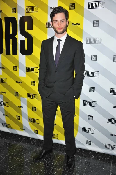 Penn Badgley Bij Aankomst Voor Margin Call Premiere Moma Museum — Stockfoto