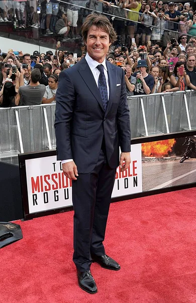 Tom Cruise Bir Giorgio Armani Elbise Giyiyor Misyon Için Gelenler Telifsiz Stok Fotoğraflar