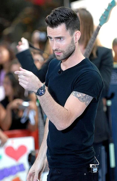 Maroon Adam Levine Színpadon Nbc Today Show Koncert Maroon Rockefeller Jogdíjmentes Stock Képek