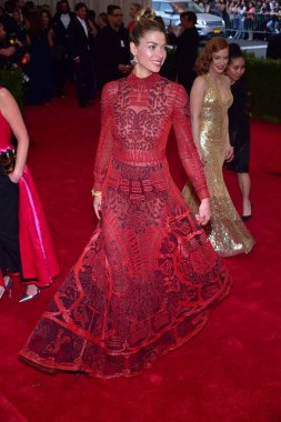 Jessica Hart için gelenler ''Çin: Looking Glass'' Açılış Gecesi Met Gala - Bölüm 1, Metropolitan Museum of Art Kostüm Enstitüsü, New York, Ny Mayıs 4, 2015. Fotoğraf: Gregorio T. Binuya / Everett Koleksiyonu