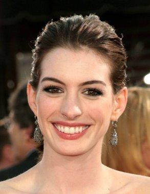 Anne Hathaway gelen gelen akıllı Premiere almak için, Mann Village Theatre, Westwood, CA, Haziran 16, 2008. Fotoğraf: James Ayherst/Everett Collection