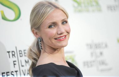 Cameron Diaz (Lanvin küpe giyiyor) Tribeca Film Festivali'nde Shrek Forever Premiere için gelenler, Ziegfeld Tiyatrosu, New York, Ny Nisan 21, 2010. Fotoğraf: Kristin Callahan / Everett Koleksiyonu