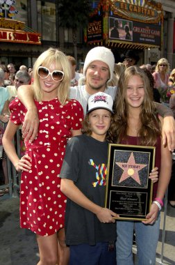 Kimberly Stewart, Sean, Liam, Renee Rod Stewart için Hollywood Walk of Fame Star için indüksiyon töreninde, Hollywood Bulvarı, Los Angeles, Ca, Ekim 11, 2005. Fotoğraf: Michael Germana / Everett Koleksiyonu