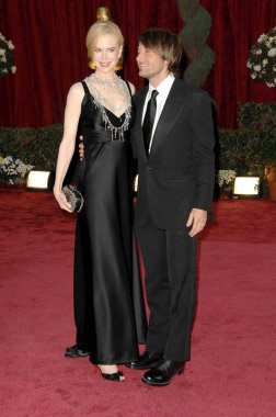 Nicole Kidman (bir Balenciaga elbise giyiyor, l 'Wren Scott kolye, ve bir Bottega Veneta debriyaj taşıyan), Keith Urban Bölüm 2-kırmızı halı-80th yıllık Akademi Ödülleri Oscars töreni için gelen, Kodak Tiyatrosu, Los Angeles, CA, Şubat 24, 20