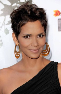 Koku Vakfı tarafından 2011 Yıllık Fifi Ödülleri için gelenlerde Halle Berry, Lincoln Center, New York, Ny Mayıs 25, 2011. Fotoğraf: Kristin Callahan / Everett Koleksiyonu