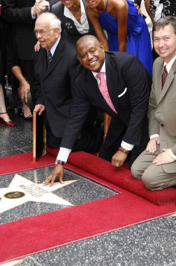 Johnny Grant, Forest Whitaker, Leron Gubler Forest Whitaker için Hollywood Walk Of Fame Star için indüksiyon töreninde, Kodak Tiyatrosu önünde Hollywood Bulvarı, Los Angeles, Ca, Nisan 16, 2007. Fotoğraf: Michael Germana/Everett Collec