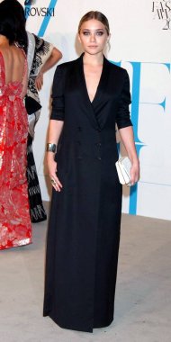 Ashley Olsen (kendi etiket, Elizabeth ve James bir elbise giyiyor) Yıllık Cfda Moda Ödülleri, New York Halk Kütüphanesi, New York, Ny, Haziran 04, 2007 25 yıldönümü için gelenler. Fotoğraf: Kristin Callahan / Everett Koleksiyonu