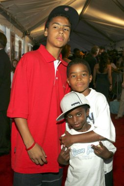Quincey, Justin, Christian Combs kötü haber Bears dünya prömiyeri için gelen, Ziegfeld Tiyatrosu, New York, NY, Temmuz 18, 2005. Fotoğraf: Gregorio Binuya/Everett Collection